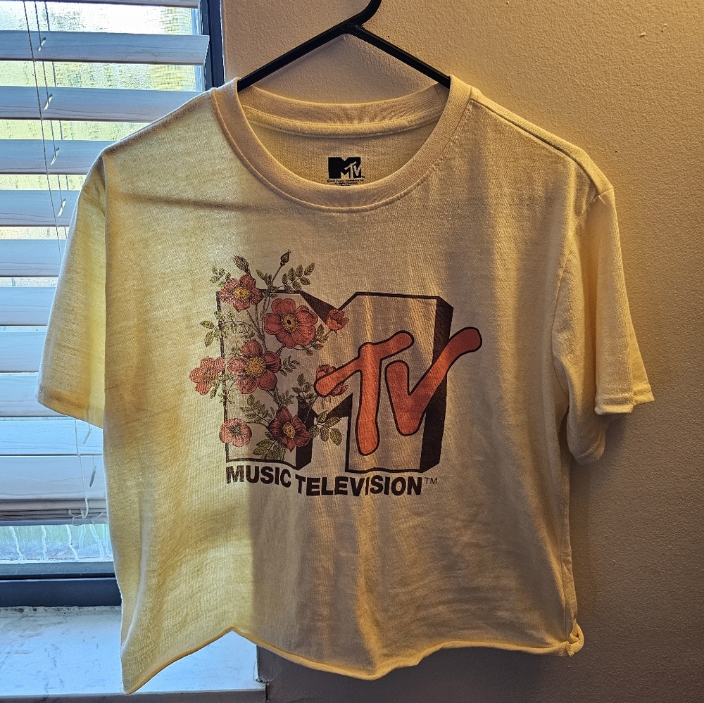 Women's Large MTV crop top tshirt